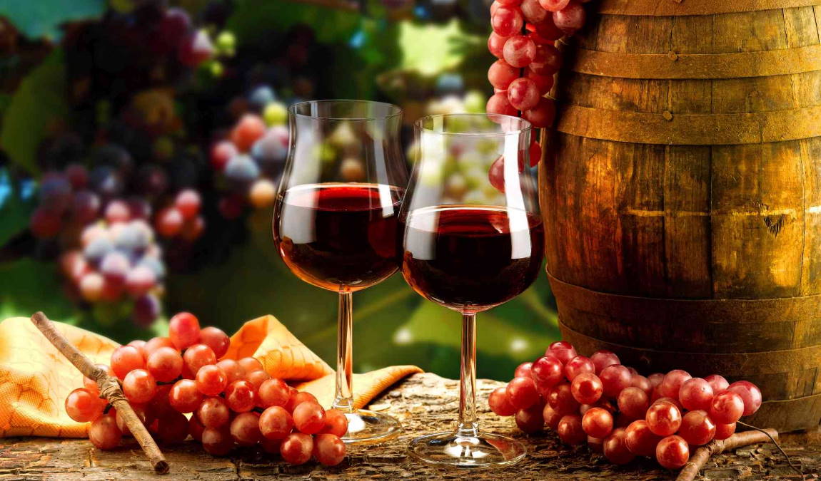Вино как пример подарка из Адлера