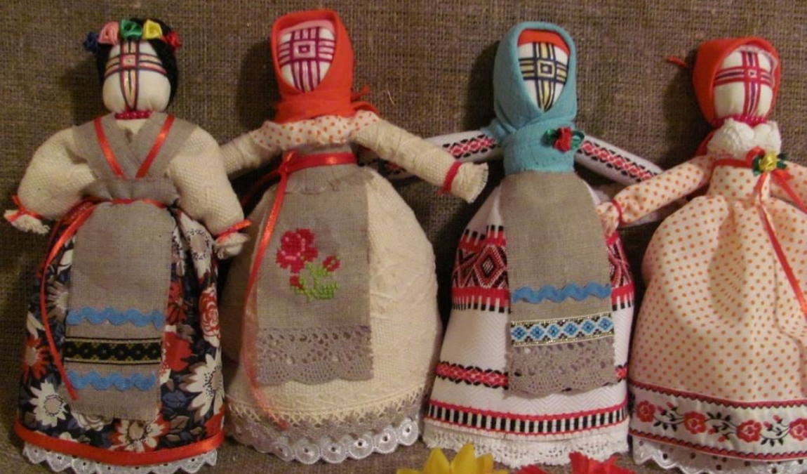 Кукла-мотанка как пример подарка из Киева