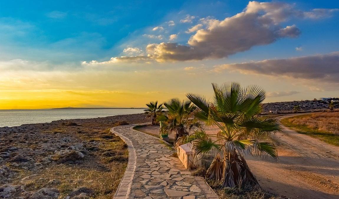 Кипр в апреле: отпуск на цветущем острове 