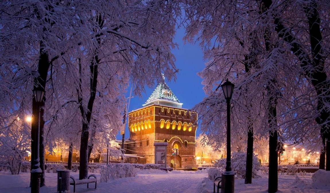Нижний Новгород в декабре: старинный город в новогодних огнях