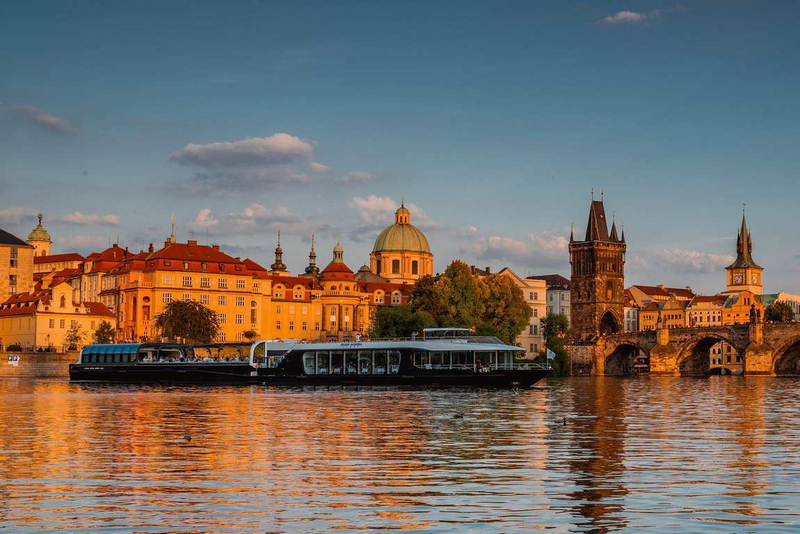 prague river cruise photo 3