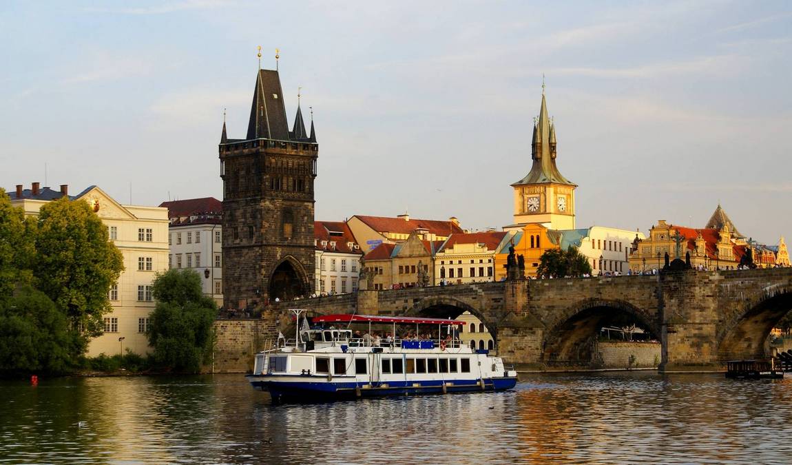 charles bridge photo 11