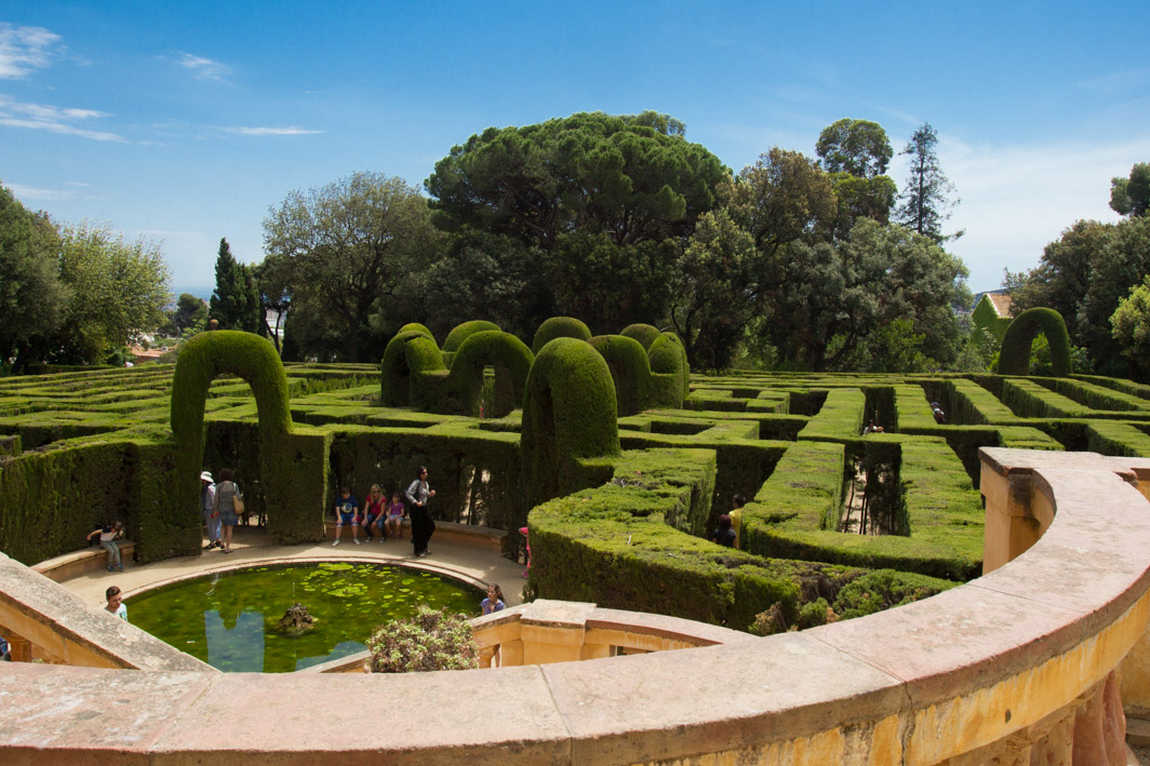 labyrinth of orta park photo 2