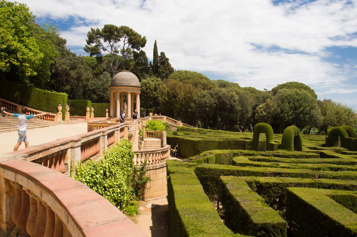 labyrinth of orta park photo 1