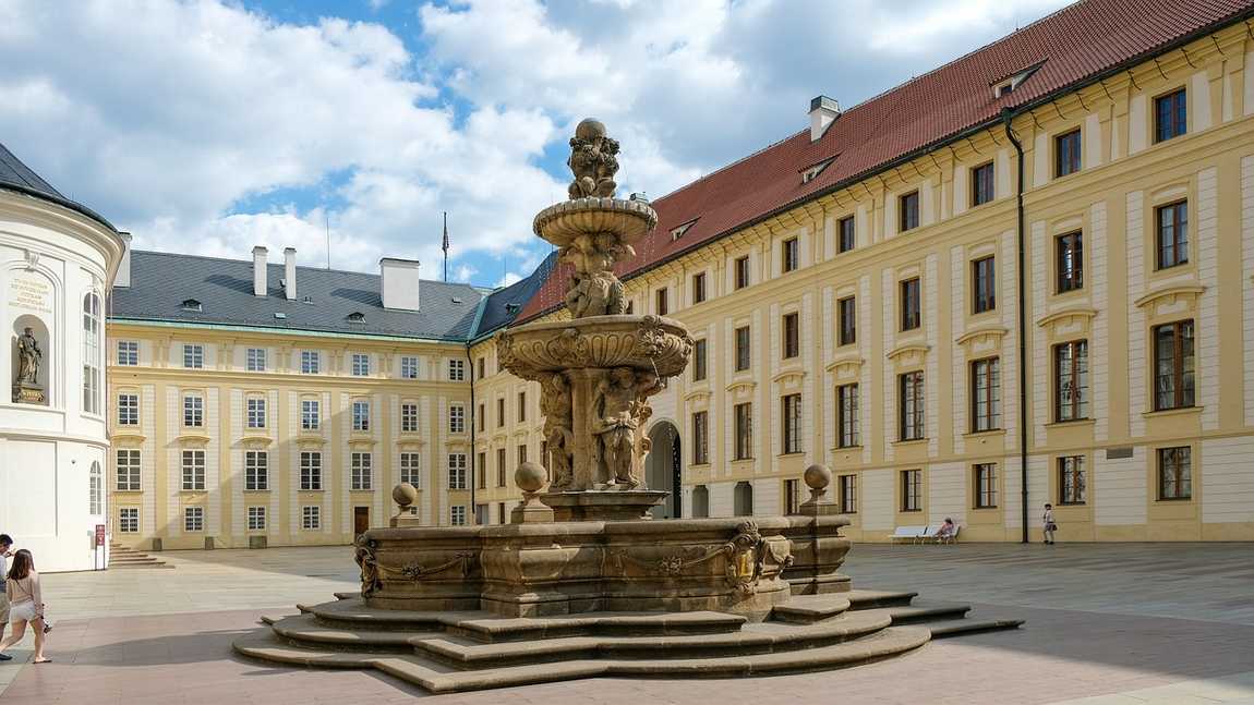 new royal palace photo 8