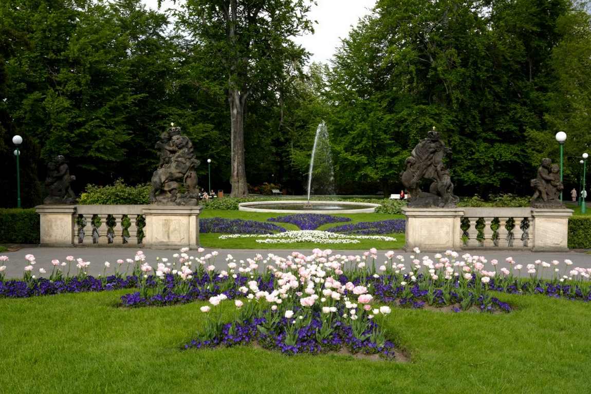 prague castle gardens photo 2