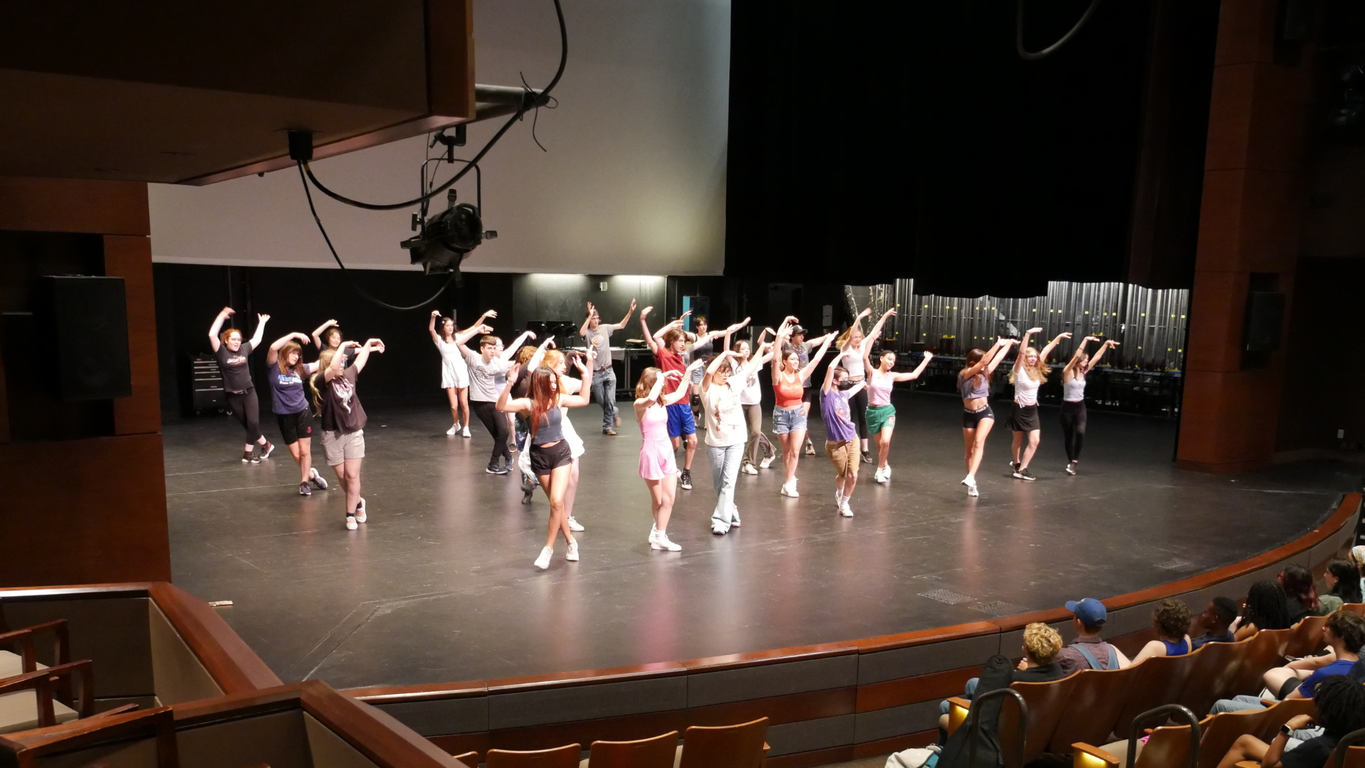 Bad Dog Arts Summer Camps фото 1