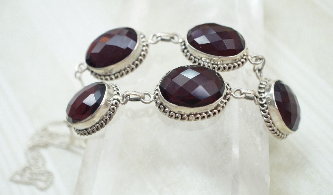 Garnet jewelry from Karlovy Vary