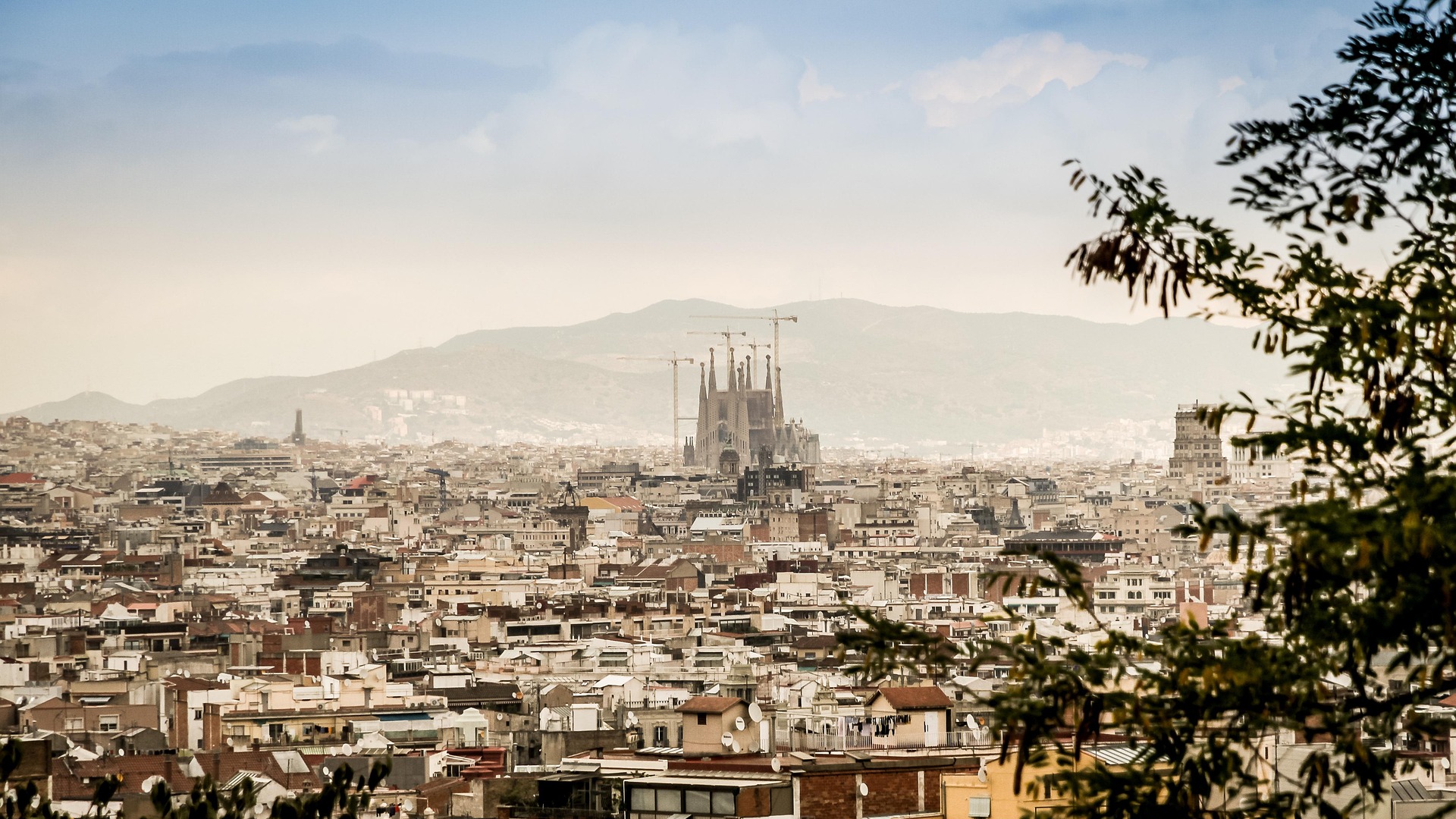 Is Barcelona Worth a Visit? Exploring the Pros and Cons of this Vibrant City