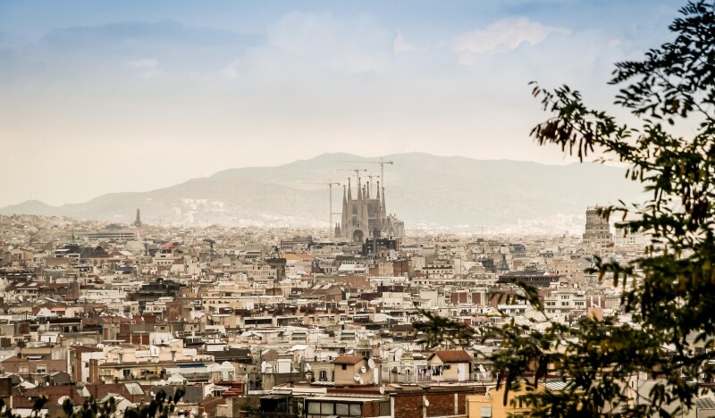 Is Barcelona Worth a Visit? Exploring the Pros and Cons of this Vibrant City