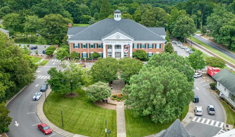 <span class=kid-textflex>Matthews</span>