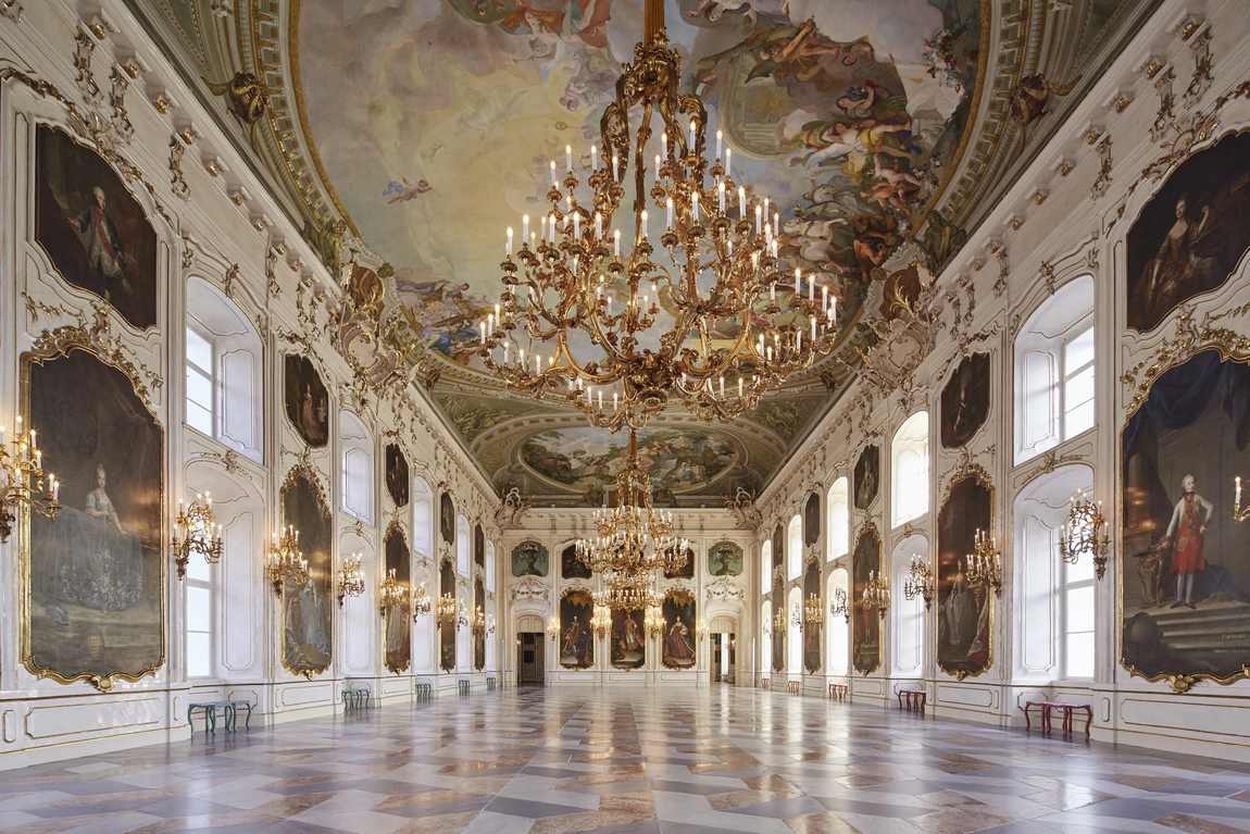 дворец хофбург в инсбруке фото 1