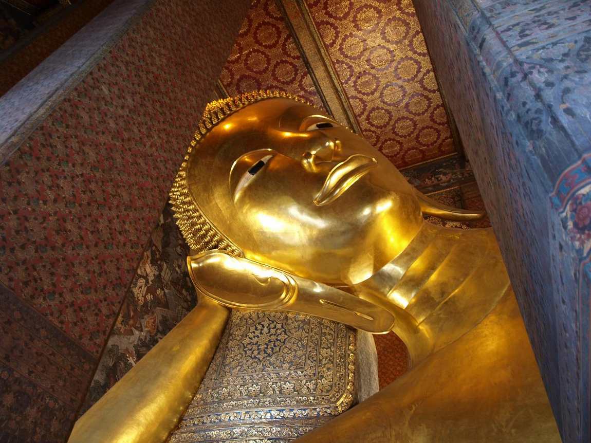 храм лежащего будды в бангкоке фото 1
