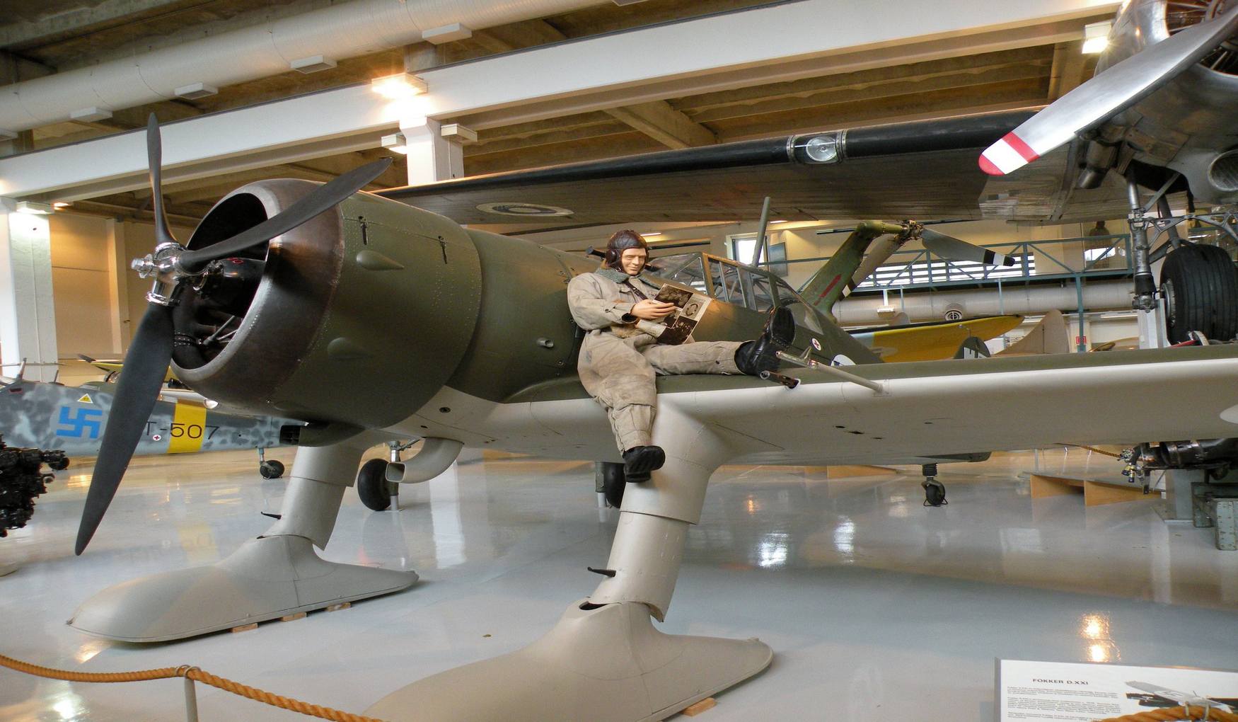 Магазин сэм саратов ленинский. Пивная атрибутика. Сэм электрика. Магазин авиамоделирования в москве. Авиационная 150ж.