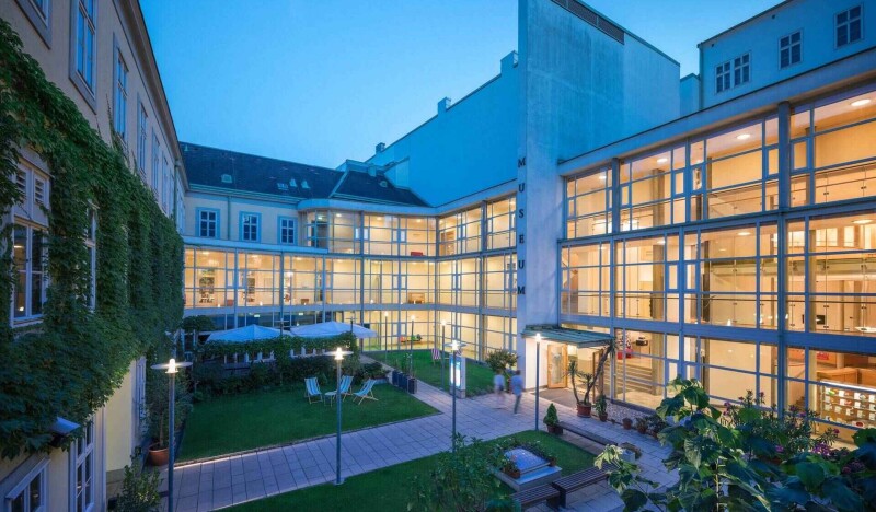 Музей мебели (Meisterwerke des Möbeldesigns-Möbelmuseum)