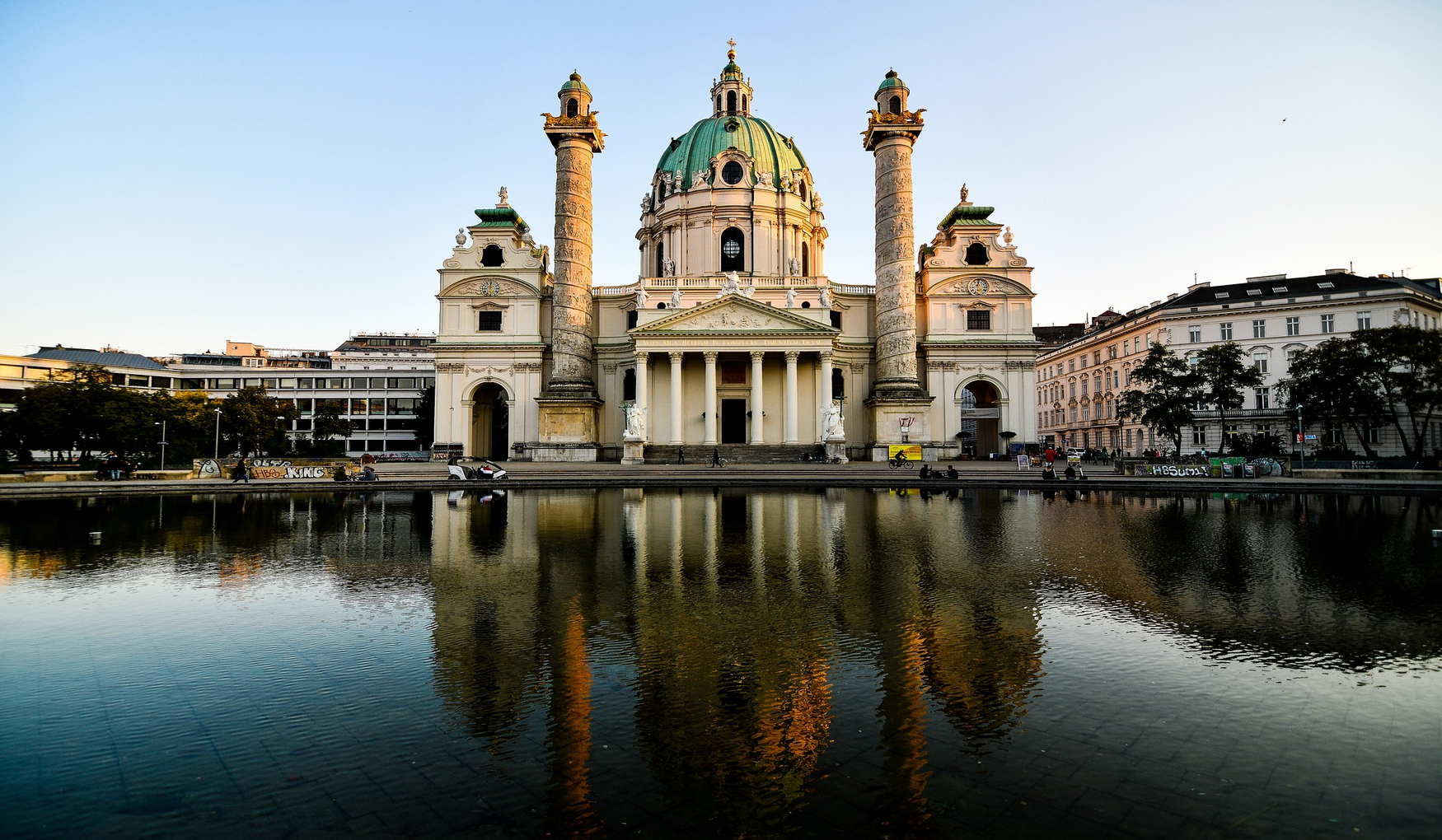 Церковь Карлскирхе в Вене
