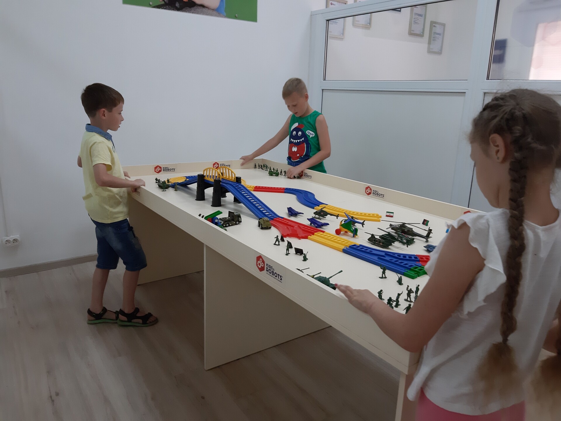 Дневной лагерь в клубе робототехники Kidsandrobots фото 1