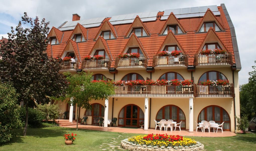 Ágnes Hotel фото 1