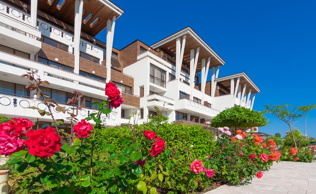 Apolonia Resort