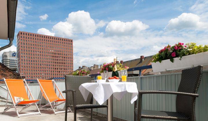 Favored Hotel Plaza