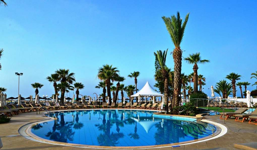 Golden Bay Beach Hotel фото 1