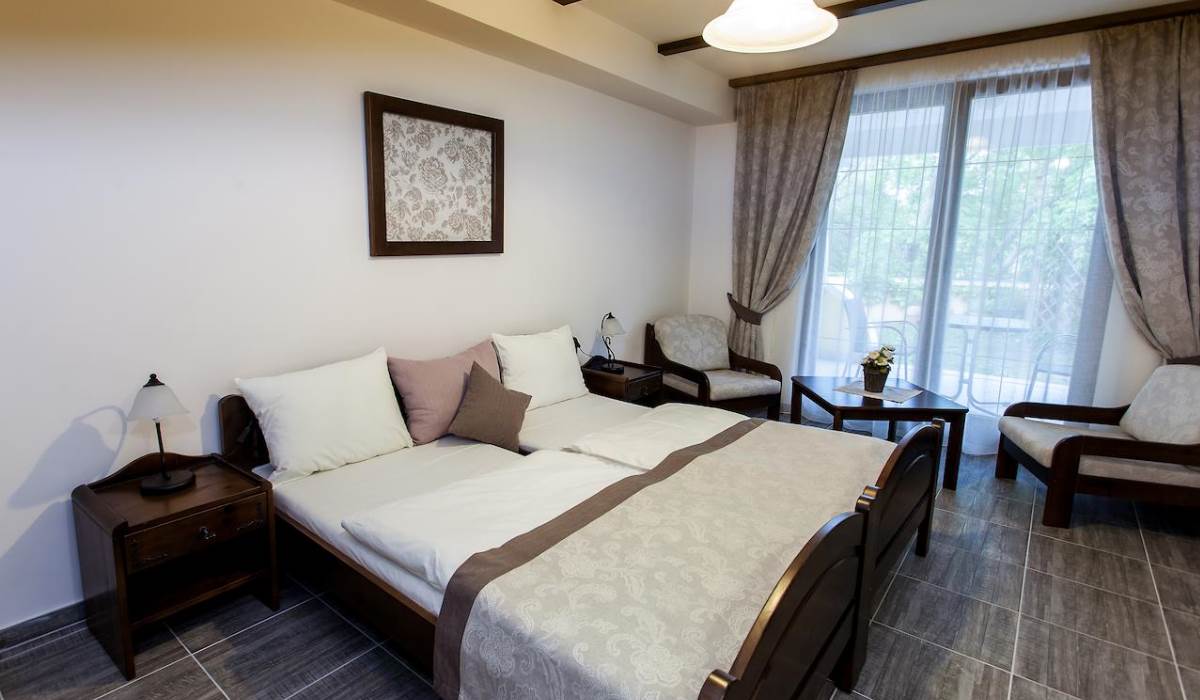 Hotel Bacchus Keszthely фото 1