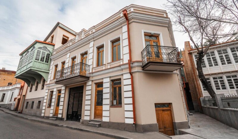 8 Rooms Apartotel On Meidan