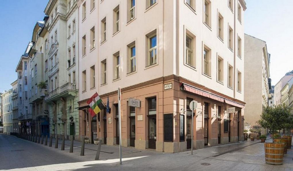 The Three Corners Hotel Art
