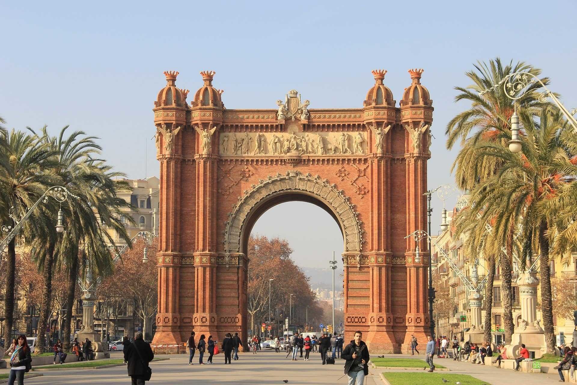 Что брать с собой в Барселону: собираем багаж правильно