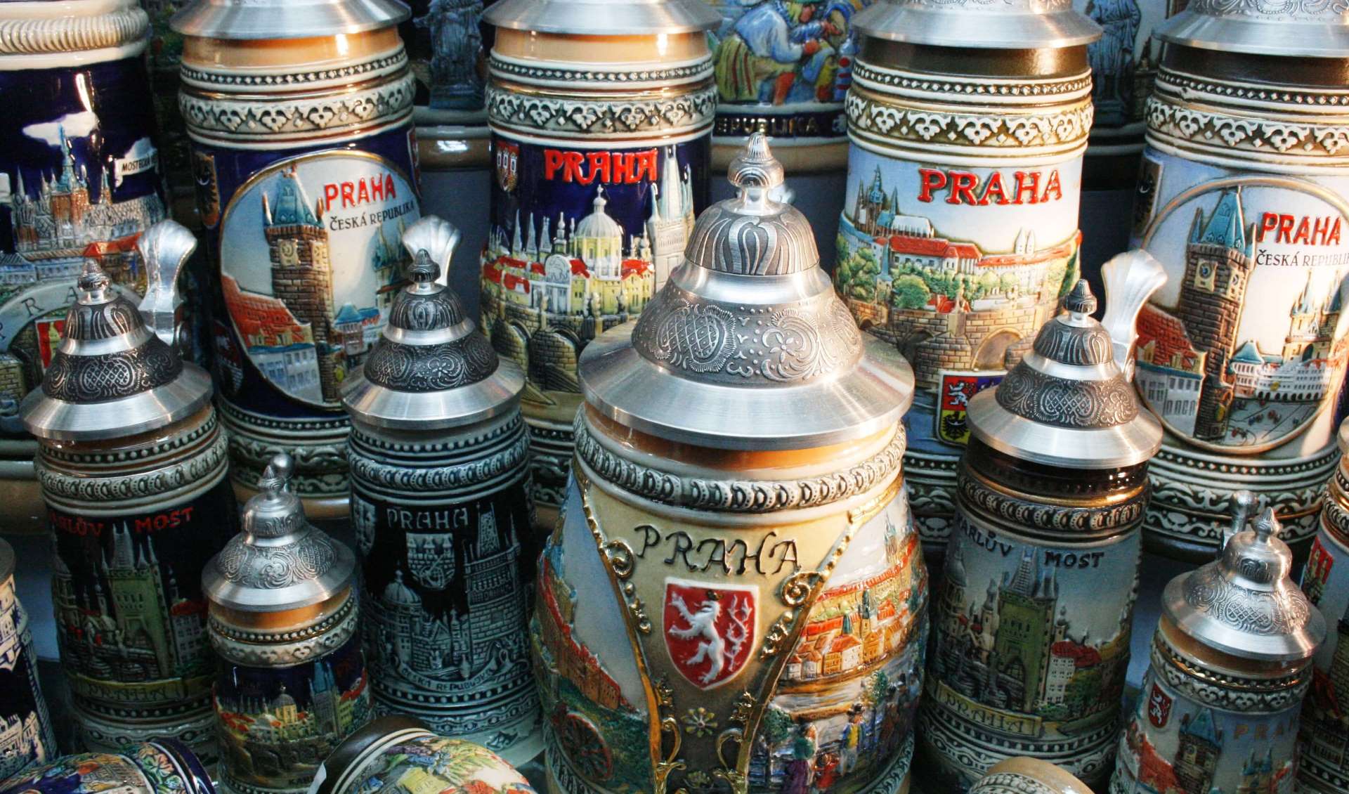 Что привезти из Праги в подарок: 19 сувениров с историей