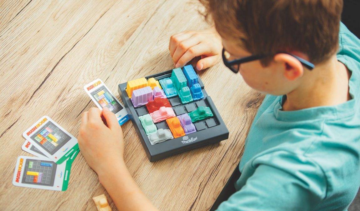 Игры для детей 8 лет дома и на улице: 25 развивающих и развлекательных игр