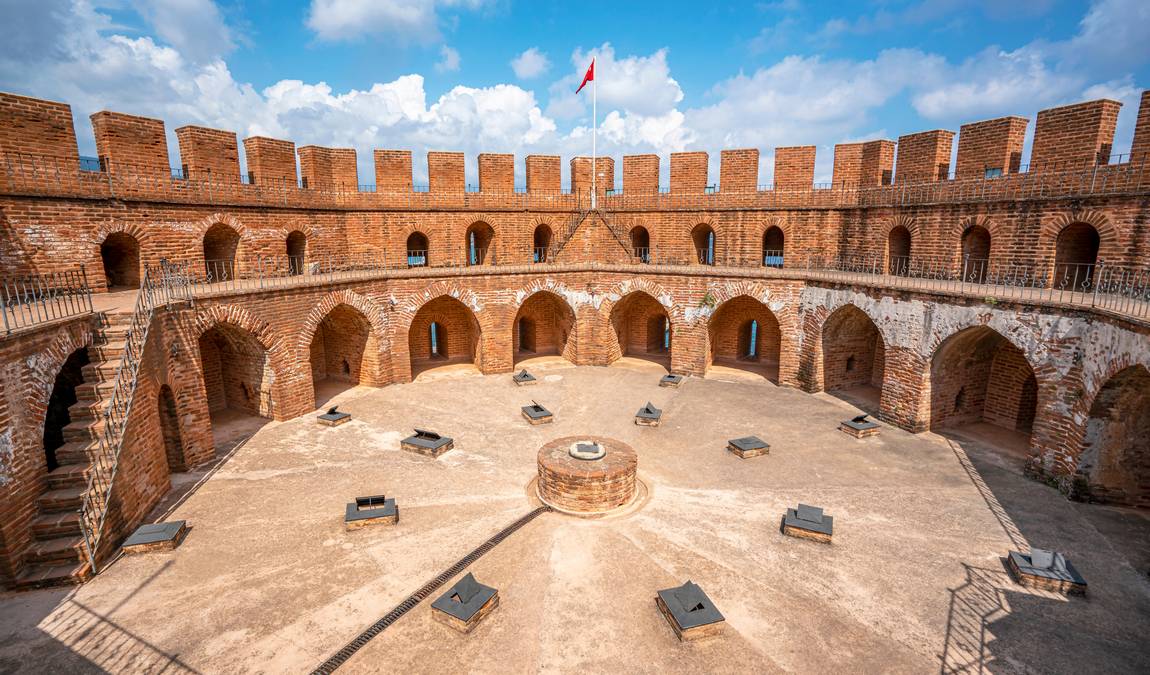 Экскурсионный отдых в Аланье: Башня Кызыл Куле