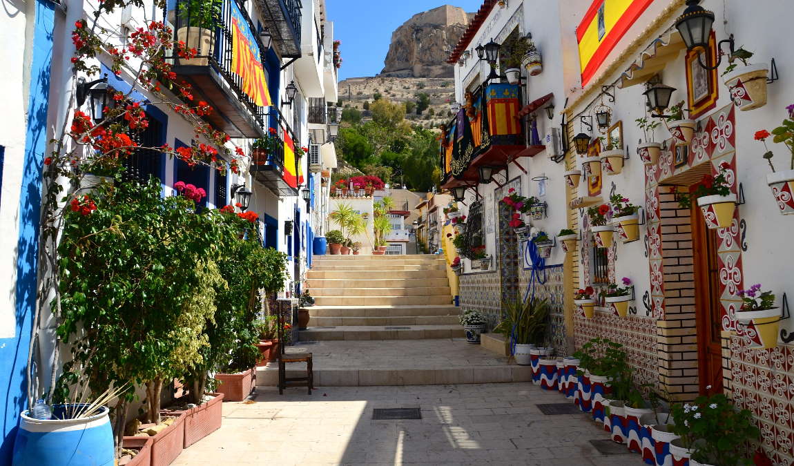 Экскурсионный отдых в Аликанте в июле: Старый город (район Санта-Круз)