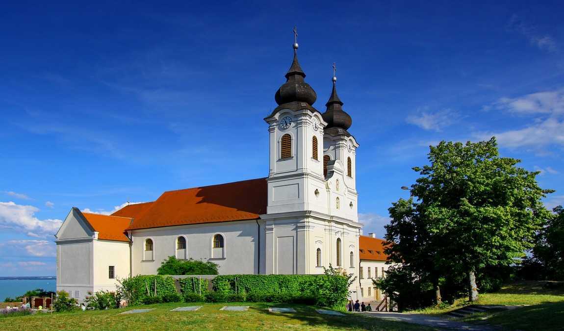 Экскурсионный отдых на Балатоне: Тиханьское аббатство