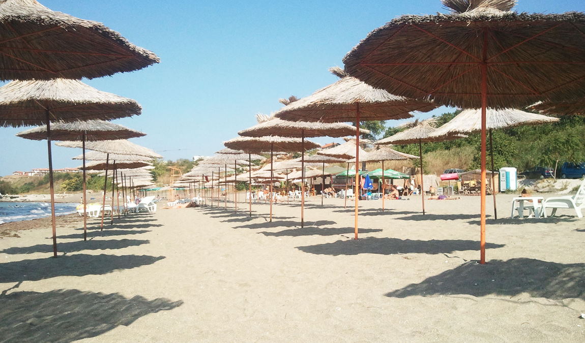 Пляж в Бургас в Сарафово в июне