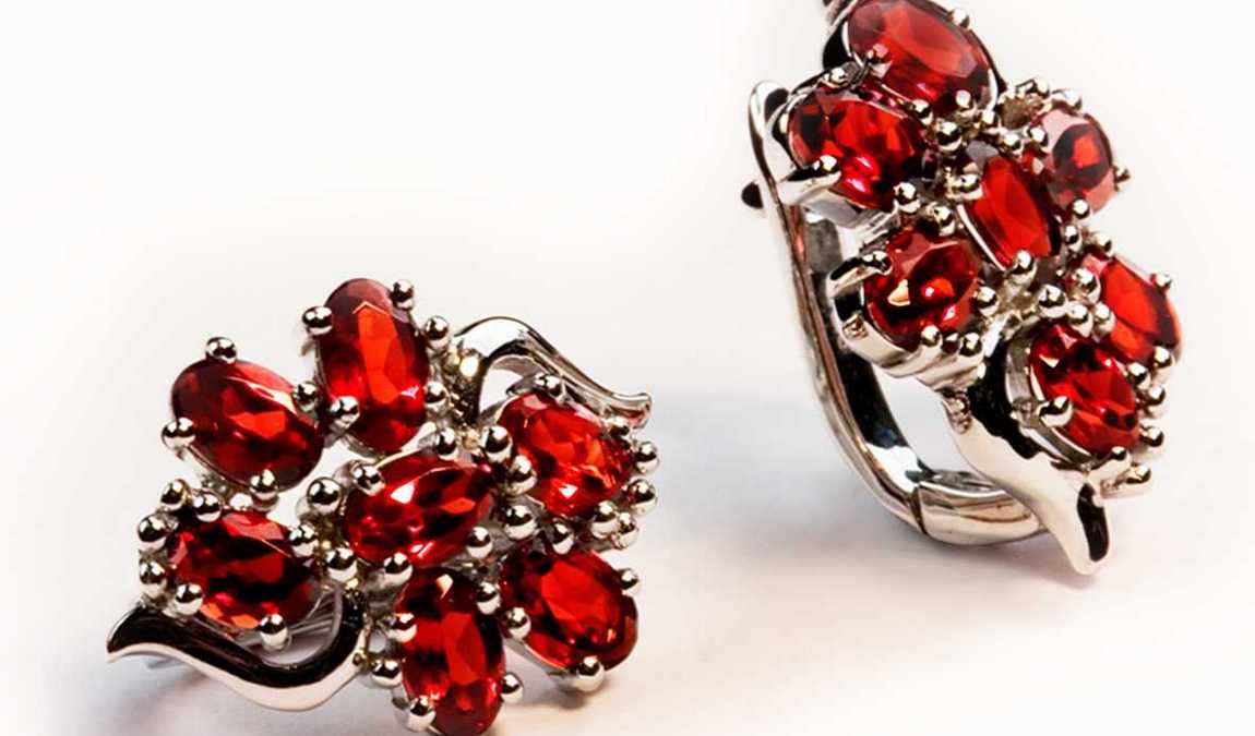 Украшения с гранатом с Карловых Вар