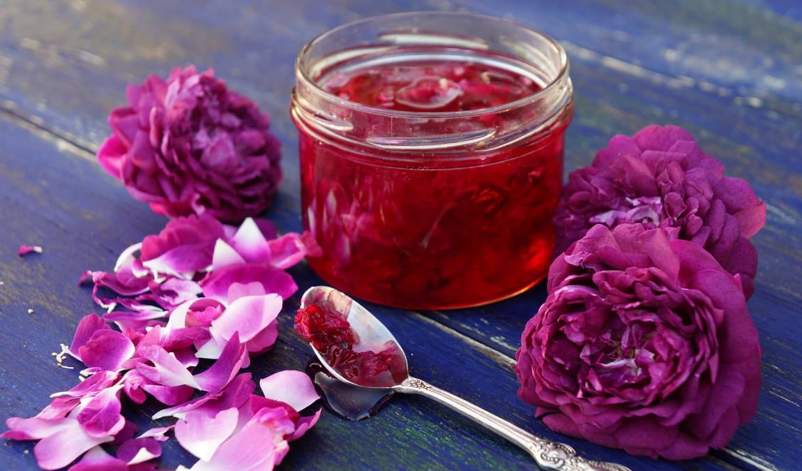Варенье из лепестков роз как пример сладкого подарка из Софии детям