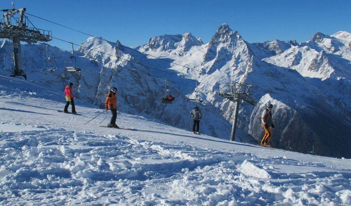 Горнолыжный отдых в Домбае в феврале