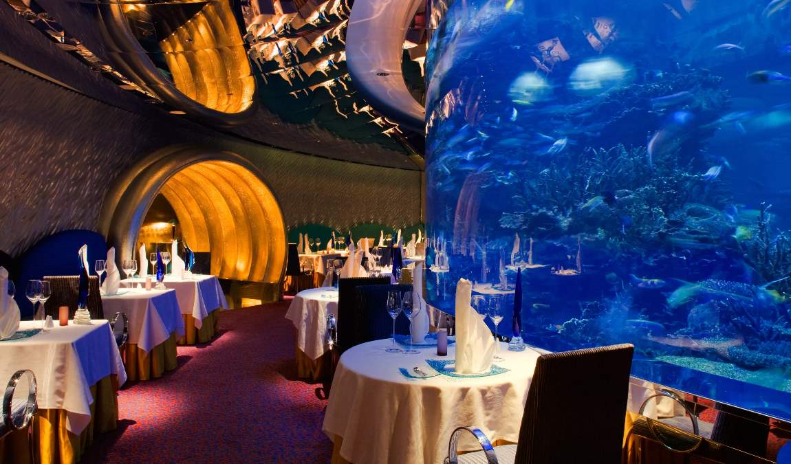 Один из самых дорогих в мире семизвездочный ресторан Al Mahara в Дубае