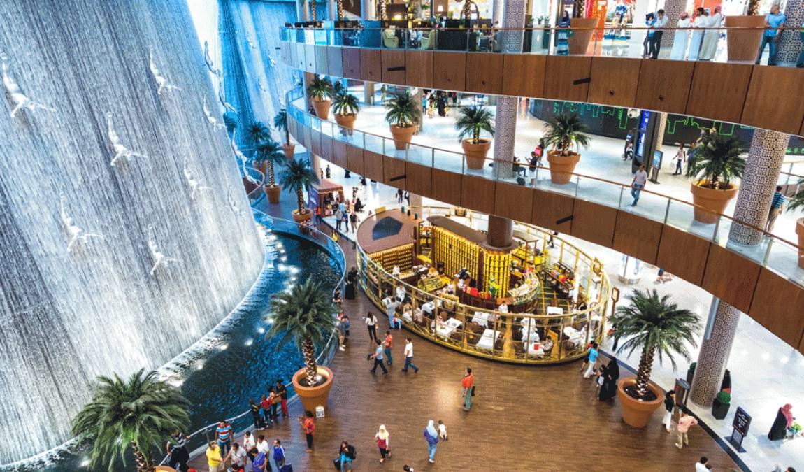 Самый большой торговый центр Dubai Mall в Дубае