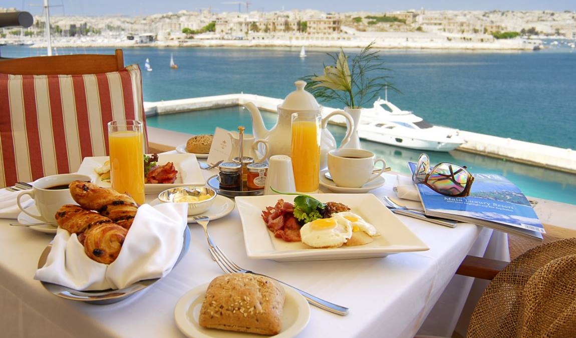 Завтрак в отеле Grand Hotel Excelsior на Мальте