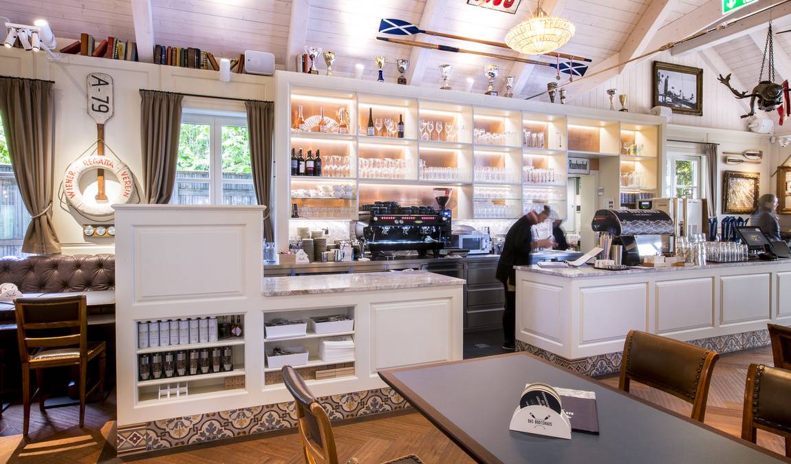 Сувениры из Вены: Приспособления для выпечки из сувенирной лавки кафе Residenz