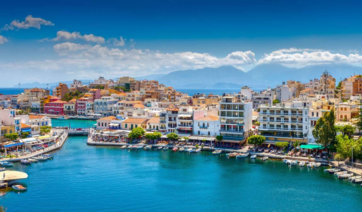 Город Агиос Николаос на северном побережье острова Крит