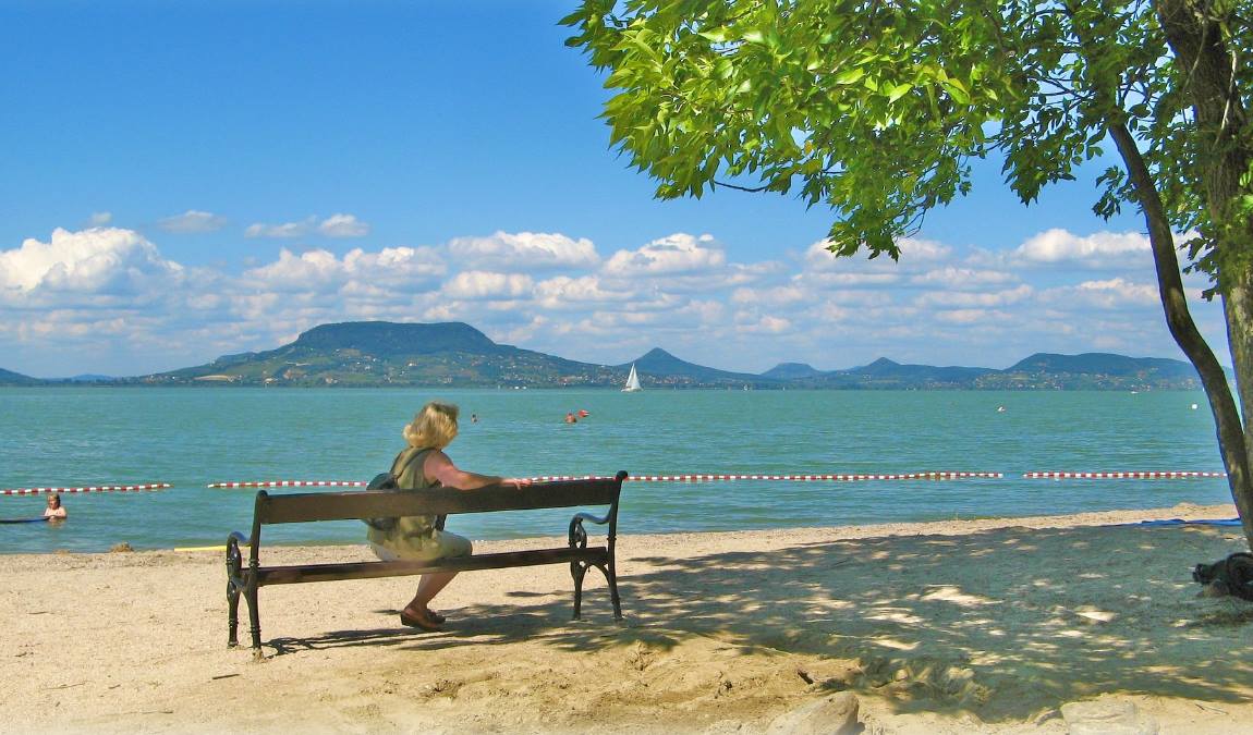 Пляж на озере Балатон в Венгрии