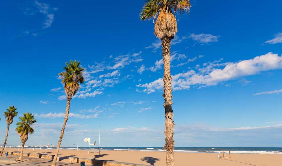 Пляжный отдых в Валенсии в августе: La Malvarrosa