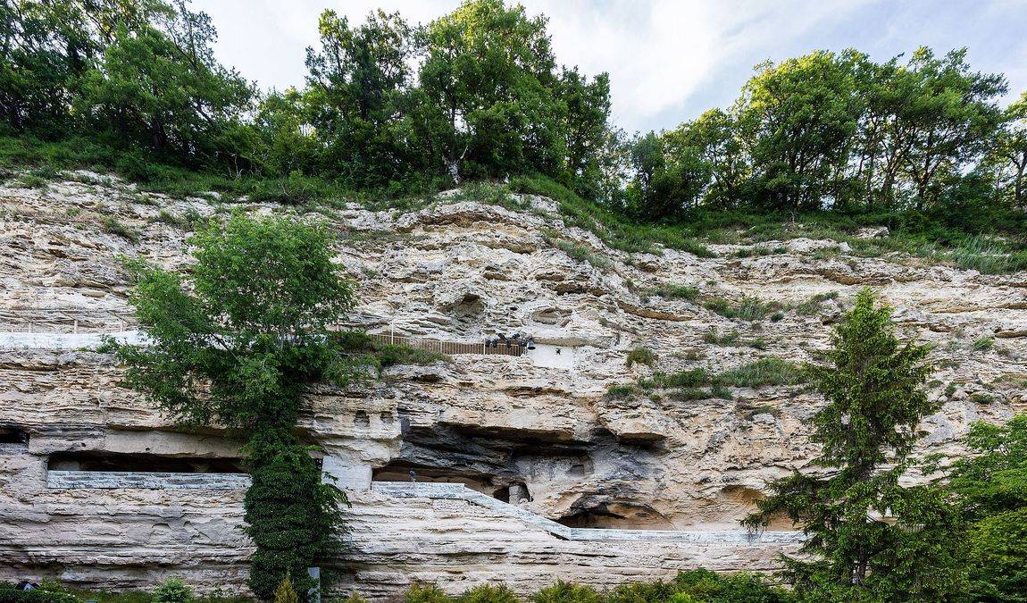 Экскурсионный отдых в Золотых Песках: монастырь Аладжа