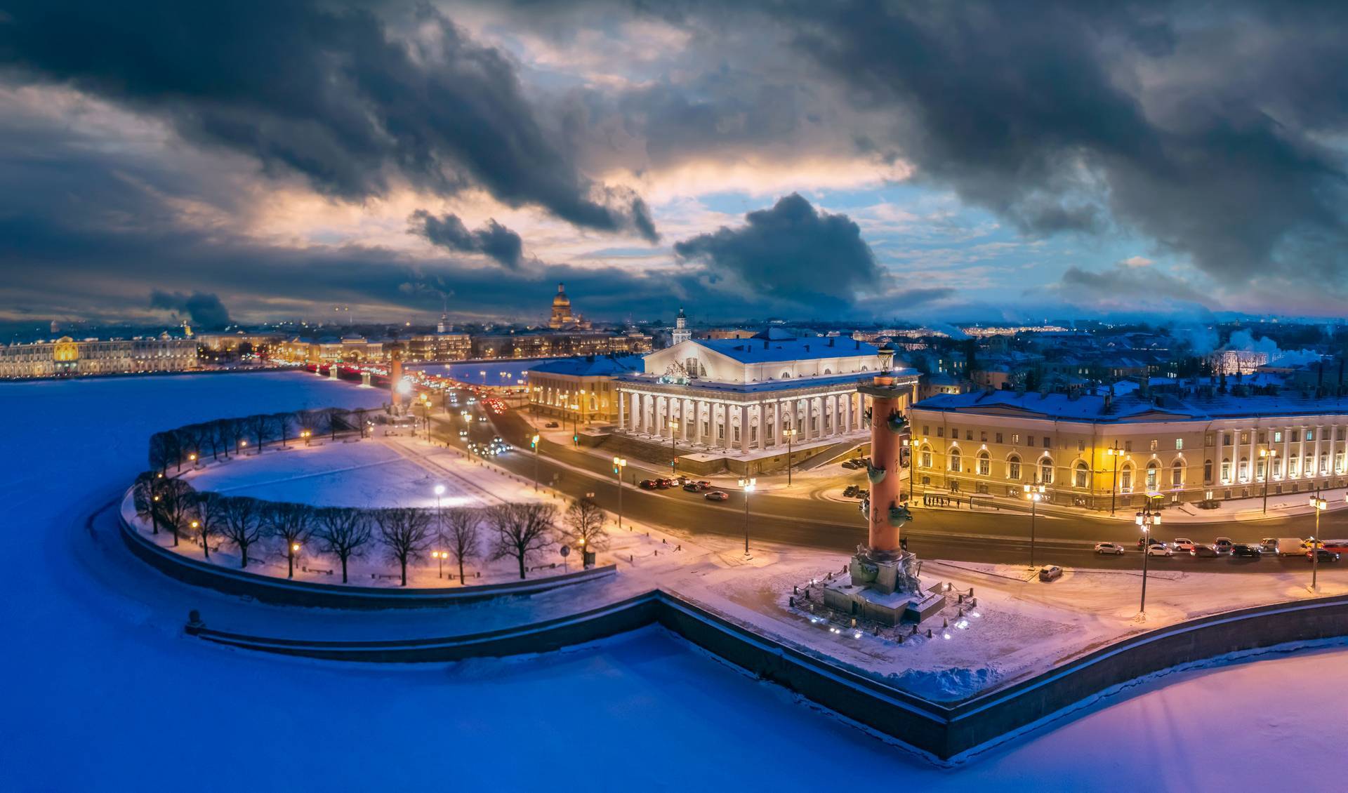 Санкт-Петербург в январе: Нева под тонкой коркой льда