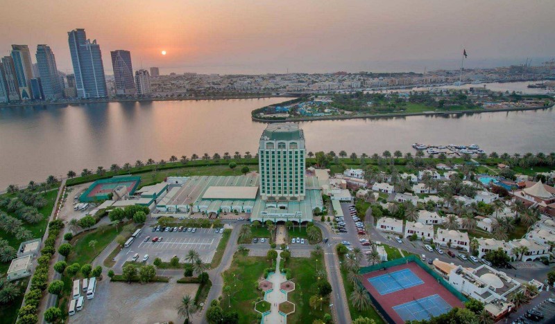 Шарджа в июне: утомленные солнцем