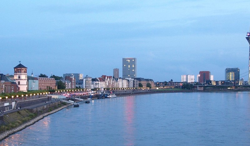 <span class=kid-textflex>Дюссельдорф</span>