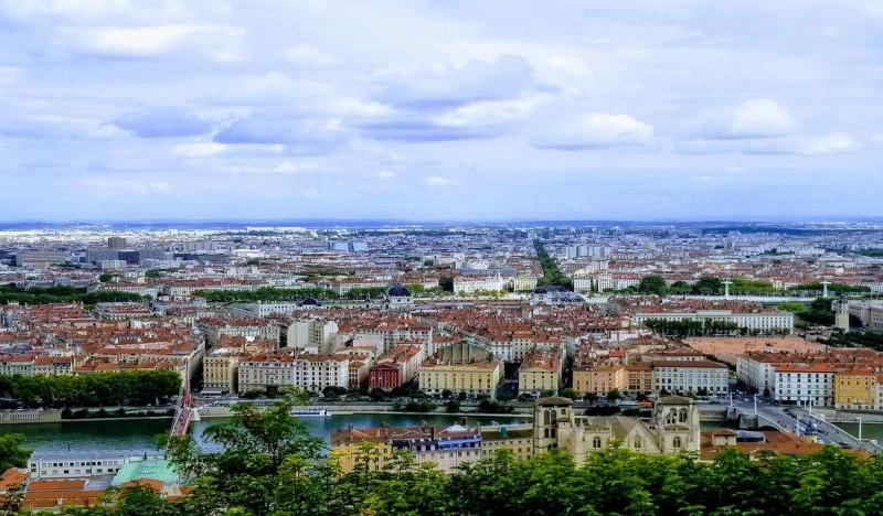 <span class=kid-textflex>Лион</span>